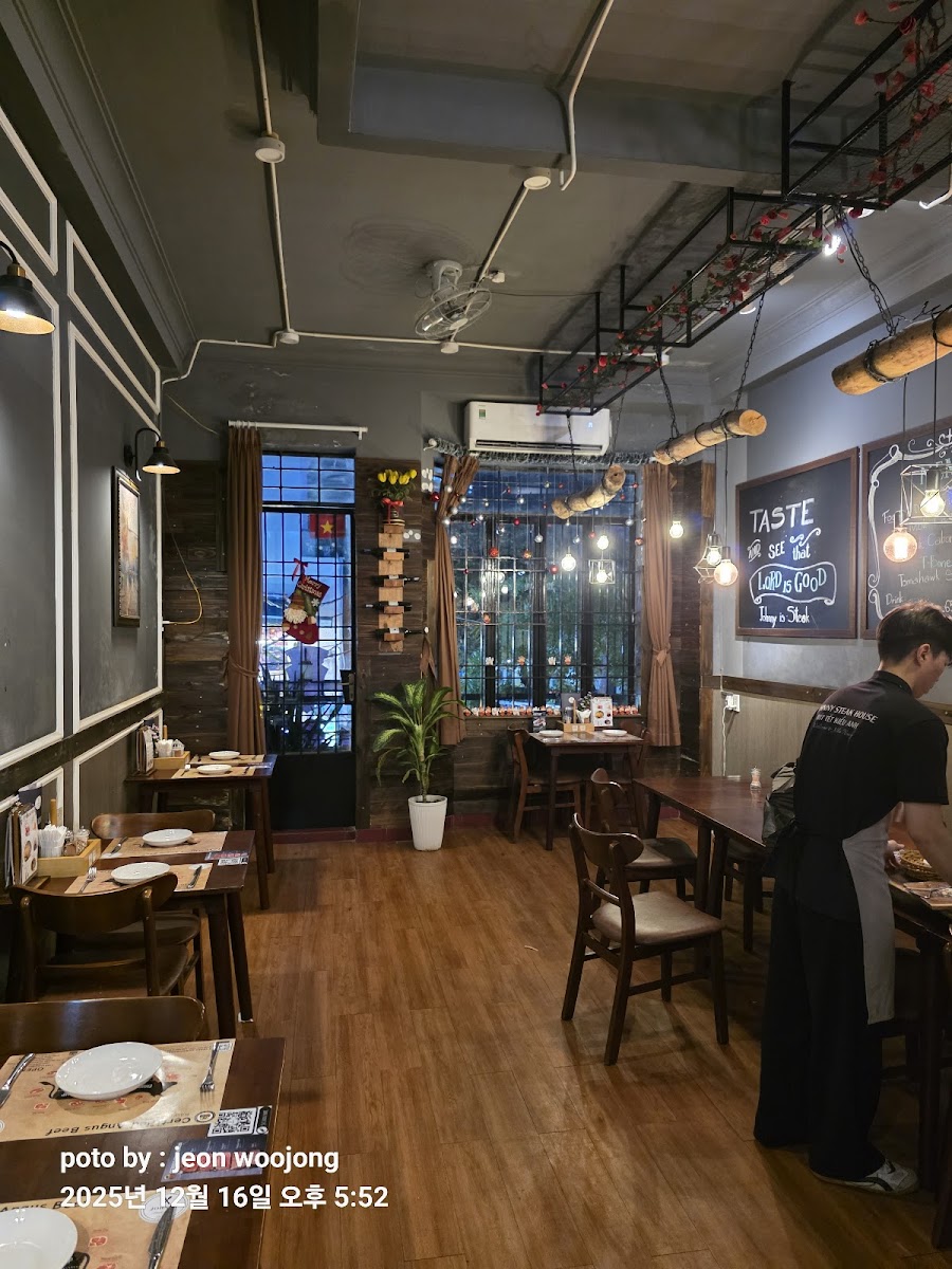 Johnny Steak House 1-3