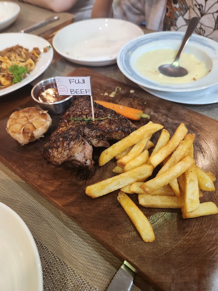 Johnny Steak House 1-5